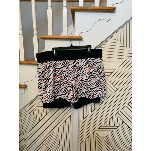 Fabletics Plus Size Womens Shorts Zebra Print - Picture 3 of 7